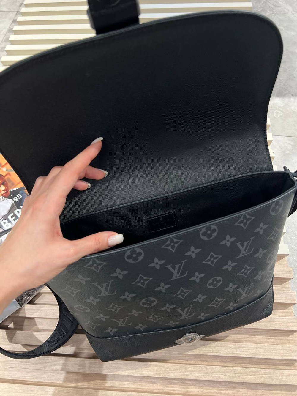 Сумка через плечо Louis Vuitton