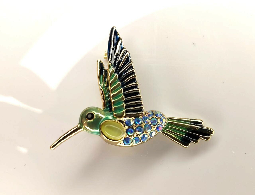 Брошка "Птичка". Символ свободы и легкости.