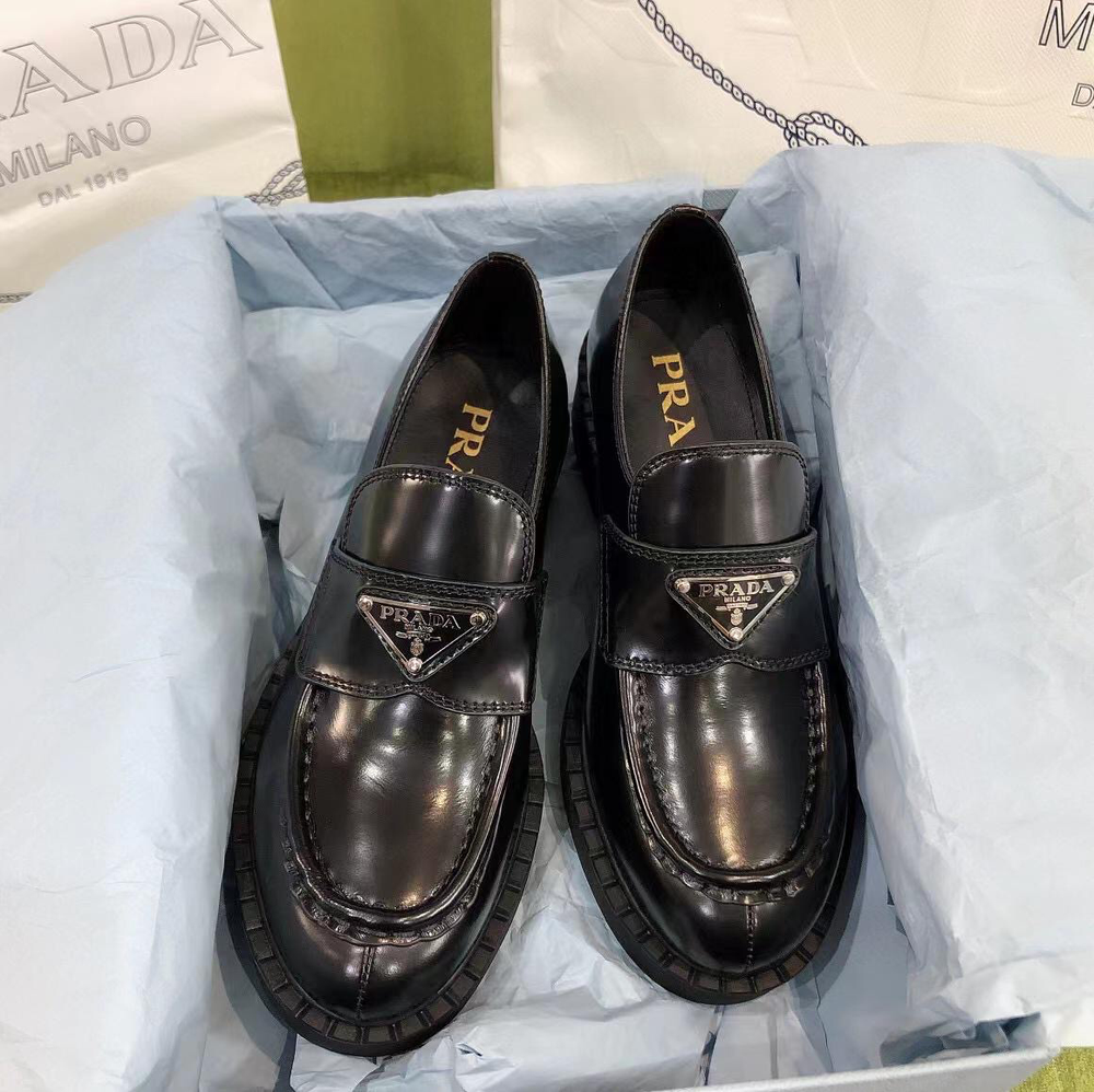 Лоферы Prada