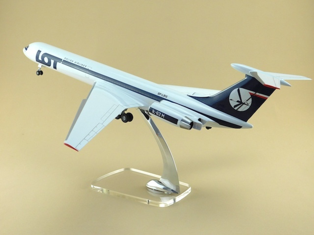 Модель самолета Ил-62М (М1:100, LOT, с шасси)