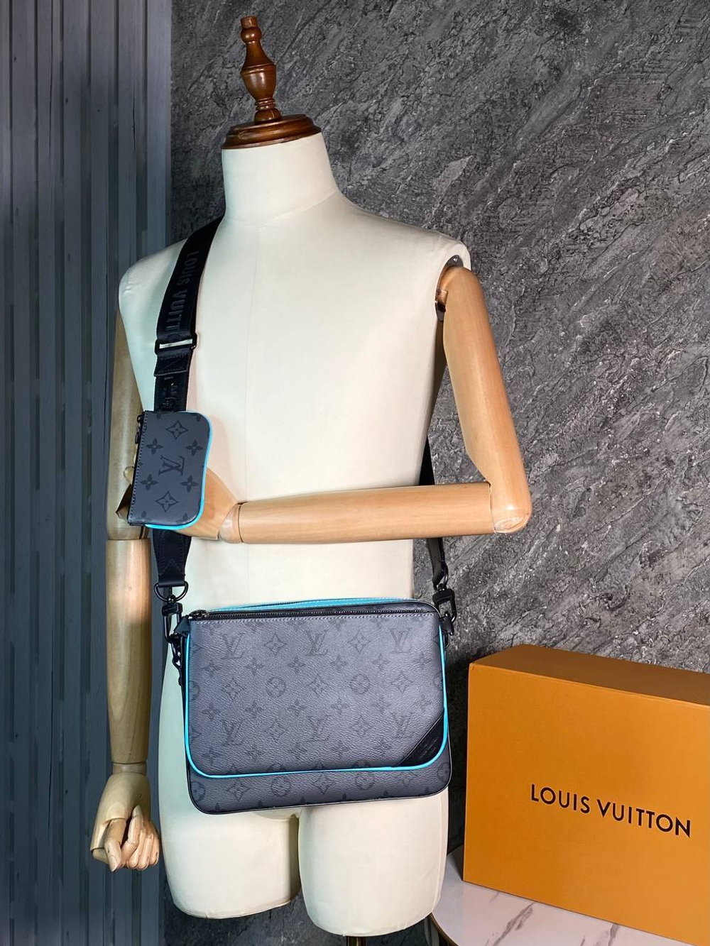 Сумка-мессенжер Louis Vuitton