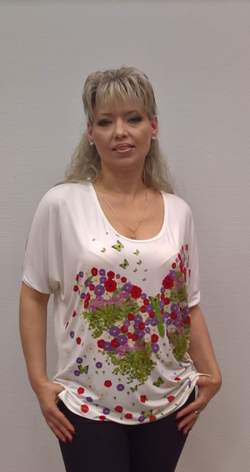 Оригинальный белый блузон с принтом бабочки из цветов