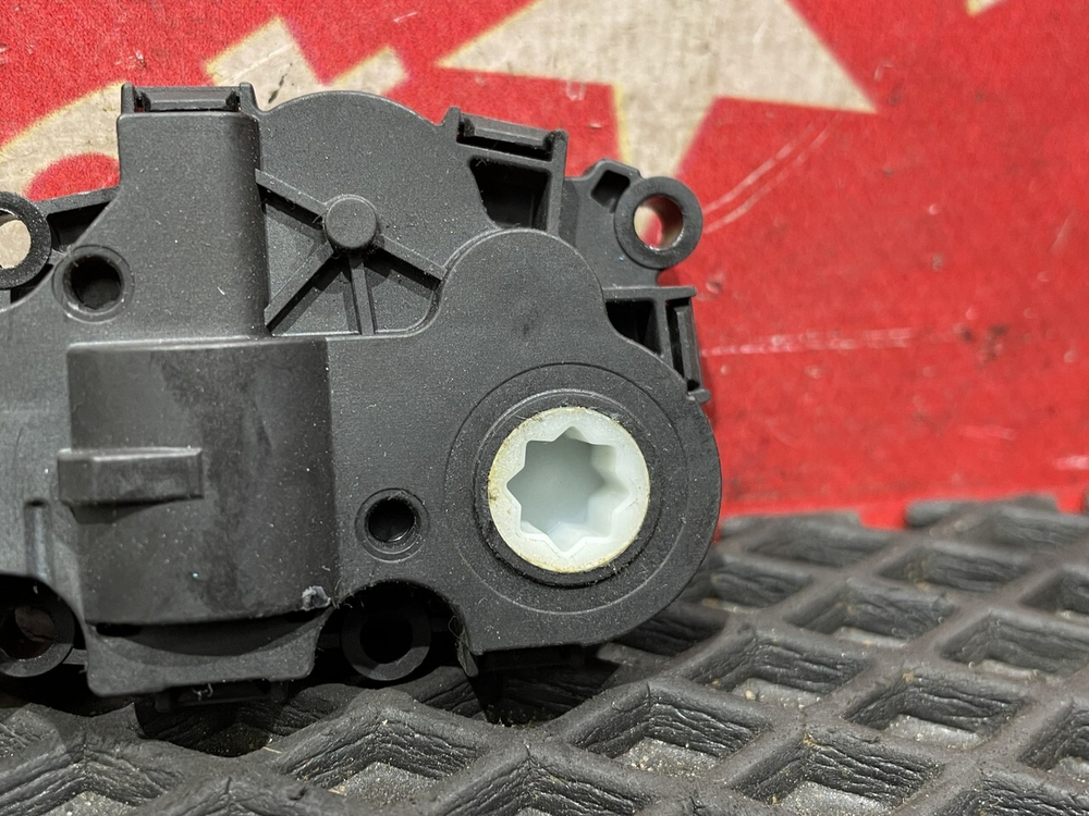 Моторчик заслонки отопителя 2018г