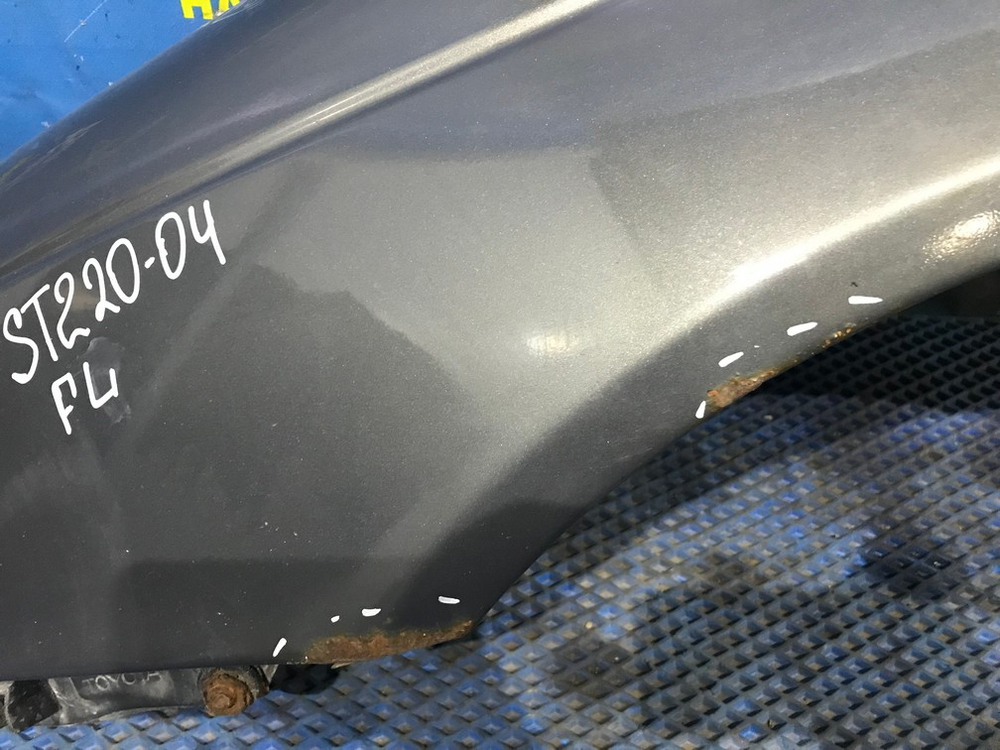 Крыло переднее левое TOYOTA AVENSIS 2001