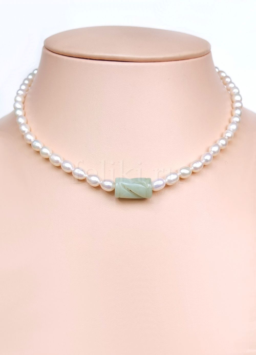 бусы из жемчуга и нефрита Нежность