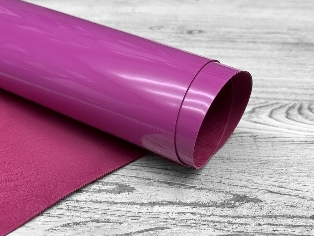 Лаковая кожа Vernissage Fuxia в сгибе — глянцевая кожа для сумок