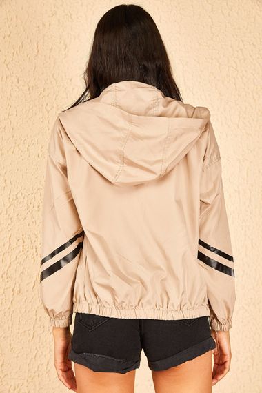 Qadın üçün papaqlı yağmurluq 10801004