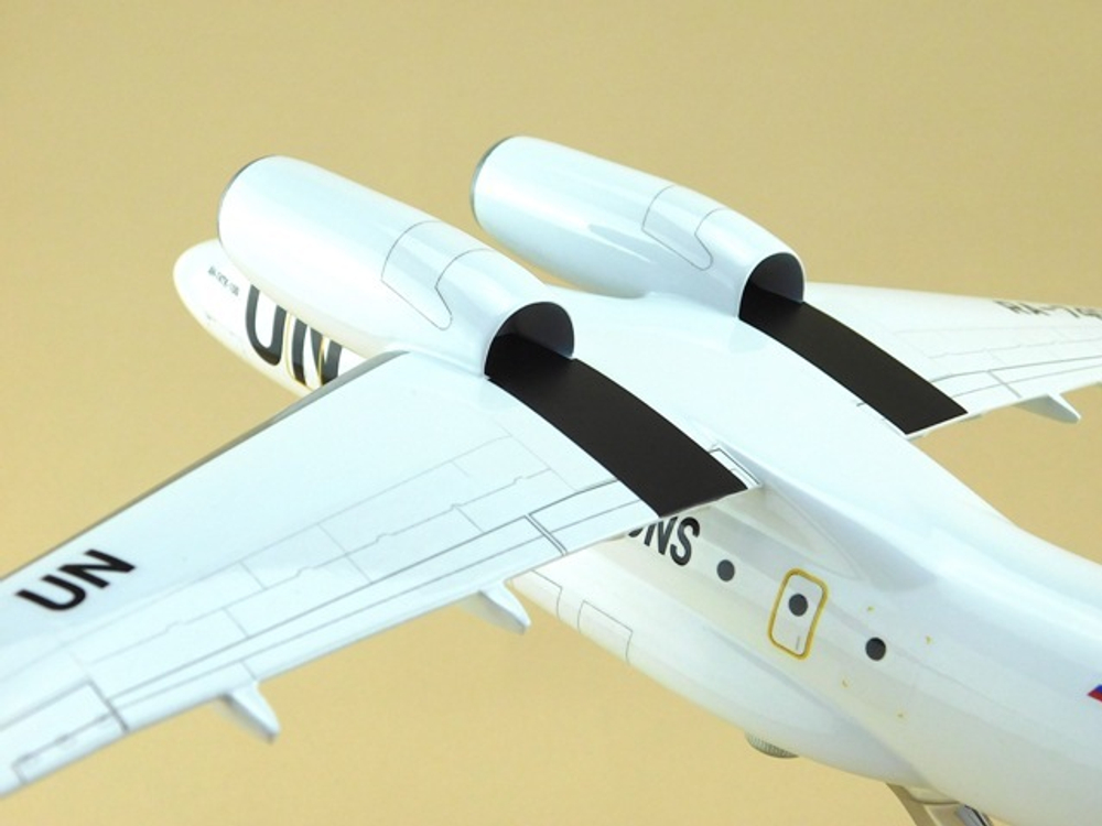 Модель самолета Ан-74 (М1:72, UN)