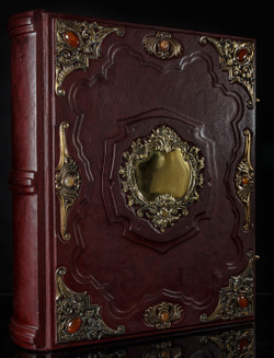 Подарочная родословная книга "Ювелирная" из натуральной кожи, с накладкой (бордовая)