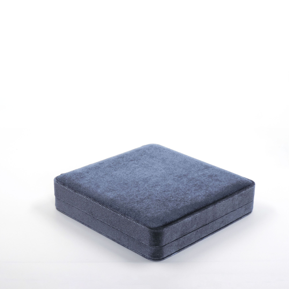 Ювелирный футляр серии «ГРАФ» с плюшевой обтяжкой.