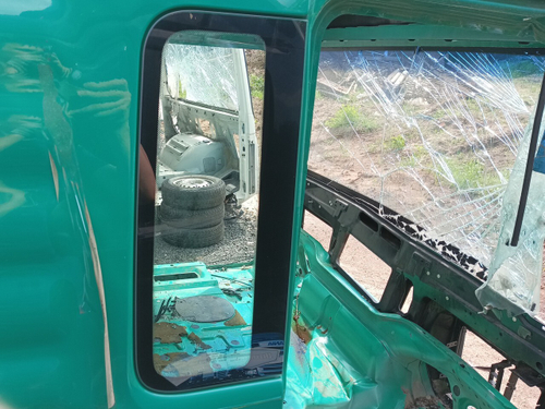 Стекло боковое правое