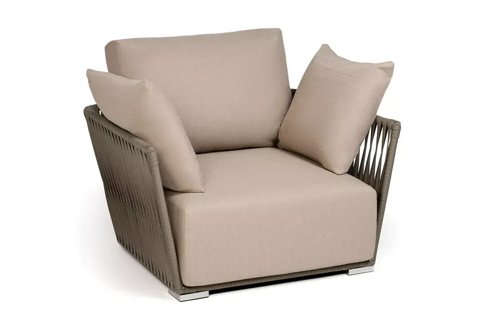 "Форли" кресло плетеное из роупа, каркас алюминий светло-серый (RAL7035) муар, роуп серо-коричневый 23мм, ткань Mossle бежевая