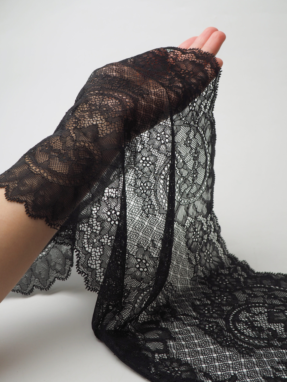 Кружево шантильи эластичное черное ширина 22 см ОТРЕЗ 1 м