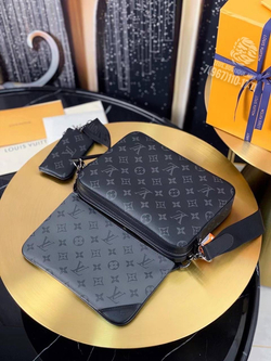 Сумка через плечо/мессенджер Louis Vuitton Trio