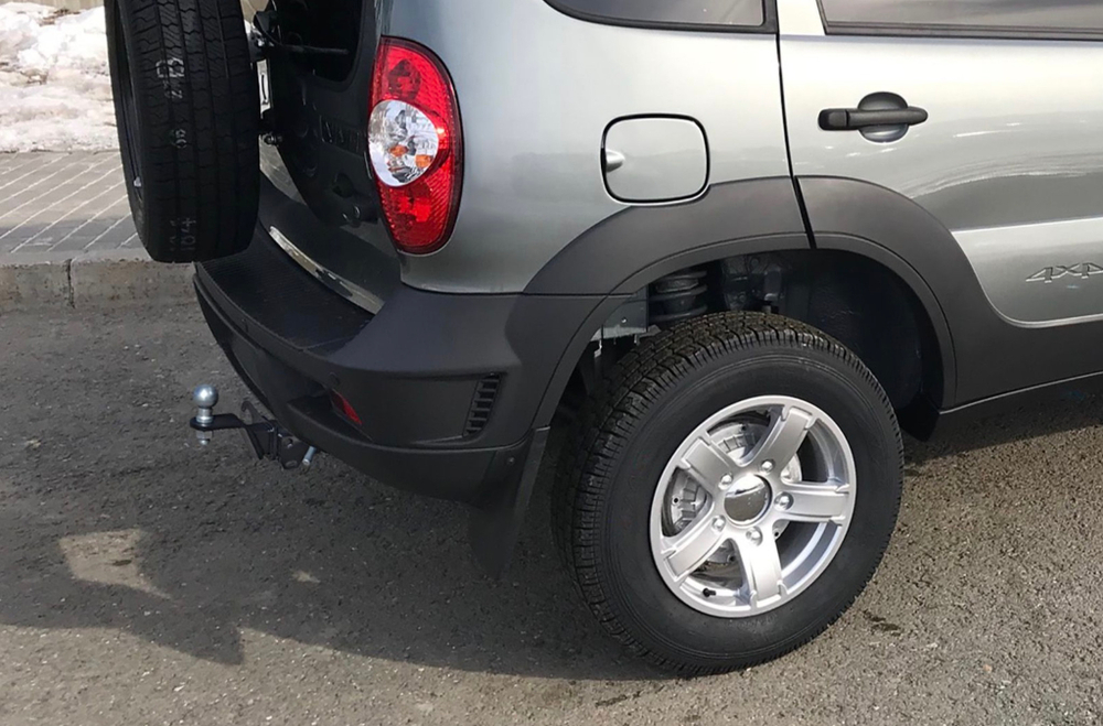 Фаркоп для Chevrolet Niva, Travel , американский квадрат (без электрики) (паспорт и сертификат) PTG.CHN991101