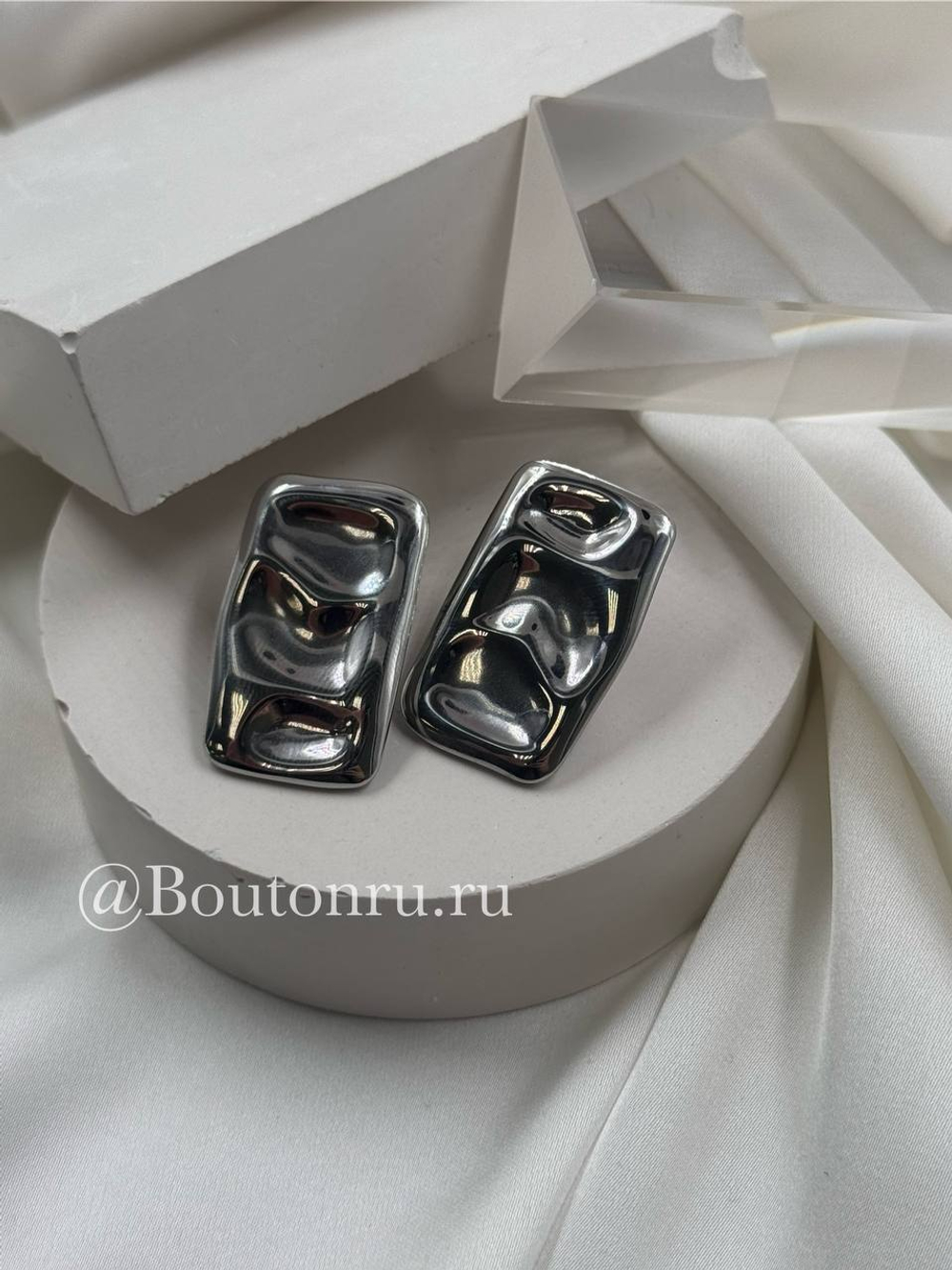 Серьги серебристые прямоугольные мятые