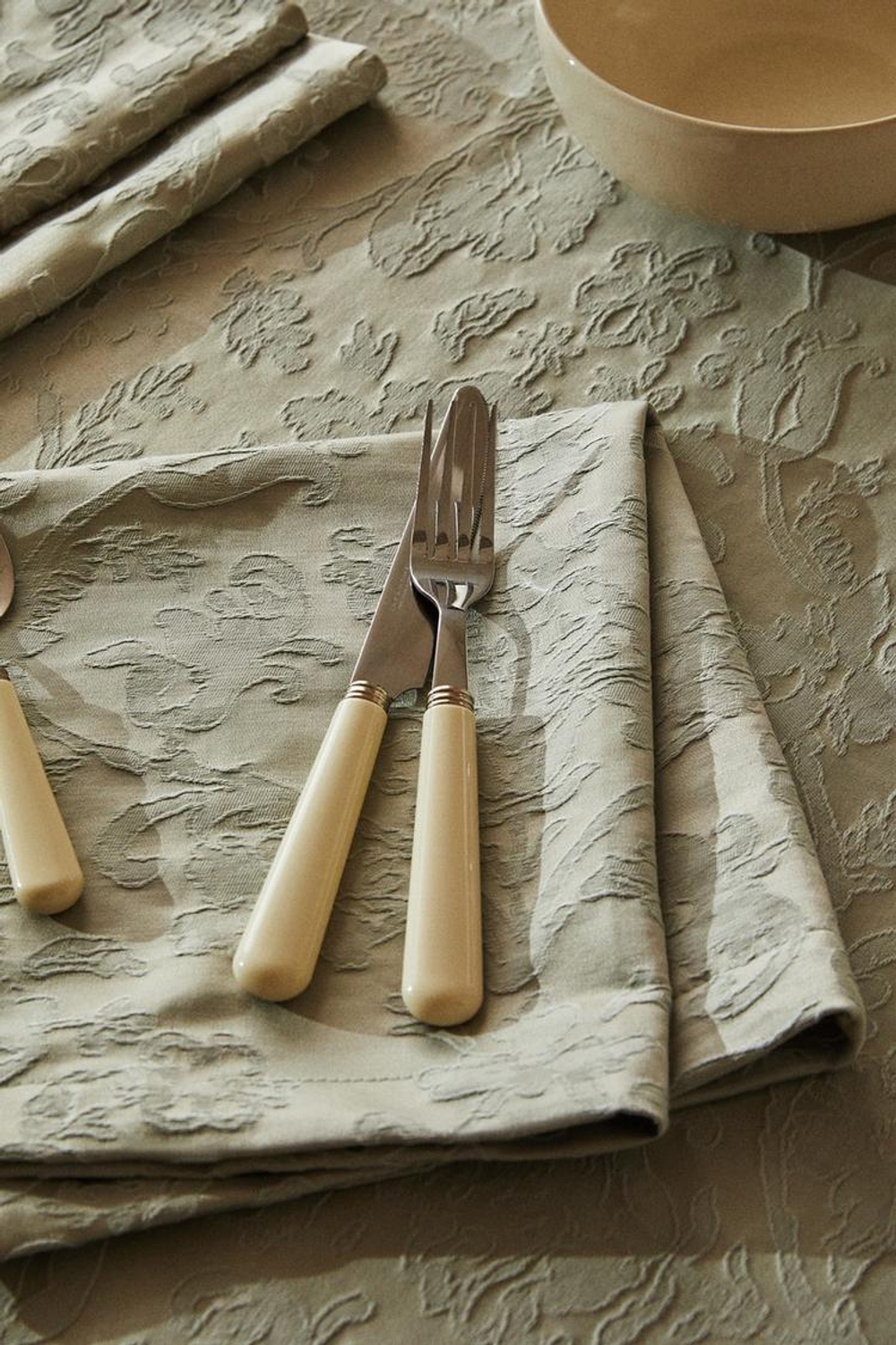 ZARA HOME УПАКОВКА ХЛОПЧАТОБУМАЖНЫХ САТИНОВЫХ ЖАККАРДОВЫХ САЛФЕТОК (УПАКОВКА ИЗ 2 ШТУК), МЯТНЫЙ