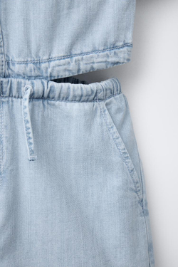 ZARA ДЖИНСОВЫЙ КОМБИНЕЗОН С ДЕКОРАТИВНЫМИ ВЫРЕЗАМИ, СИНИЙ