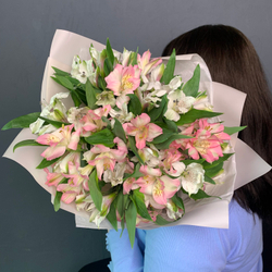 Букет 11 альстромерий микс