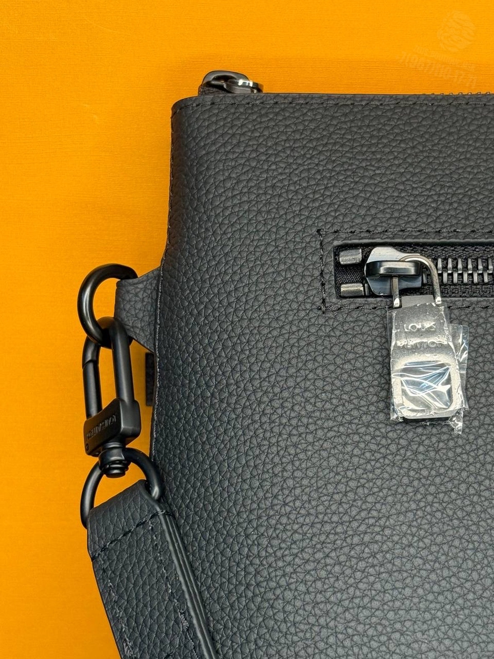 Клатч Louis Vuitton Voyage