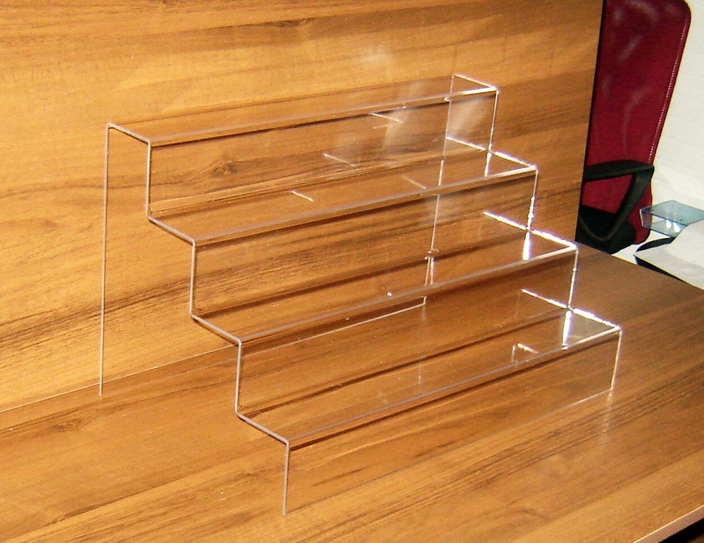 Лесенка под товар и косметику акриловая