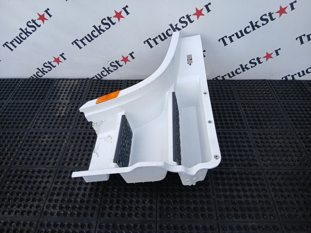 Корпус (дефект) подножек правый 2022г.