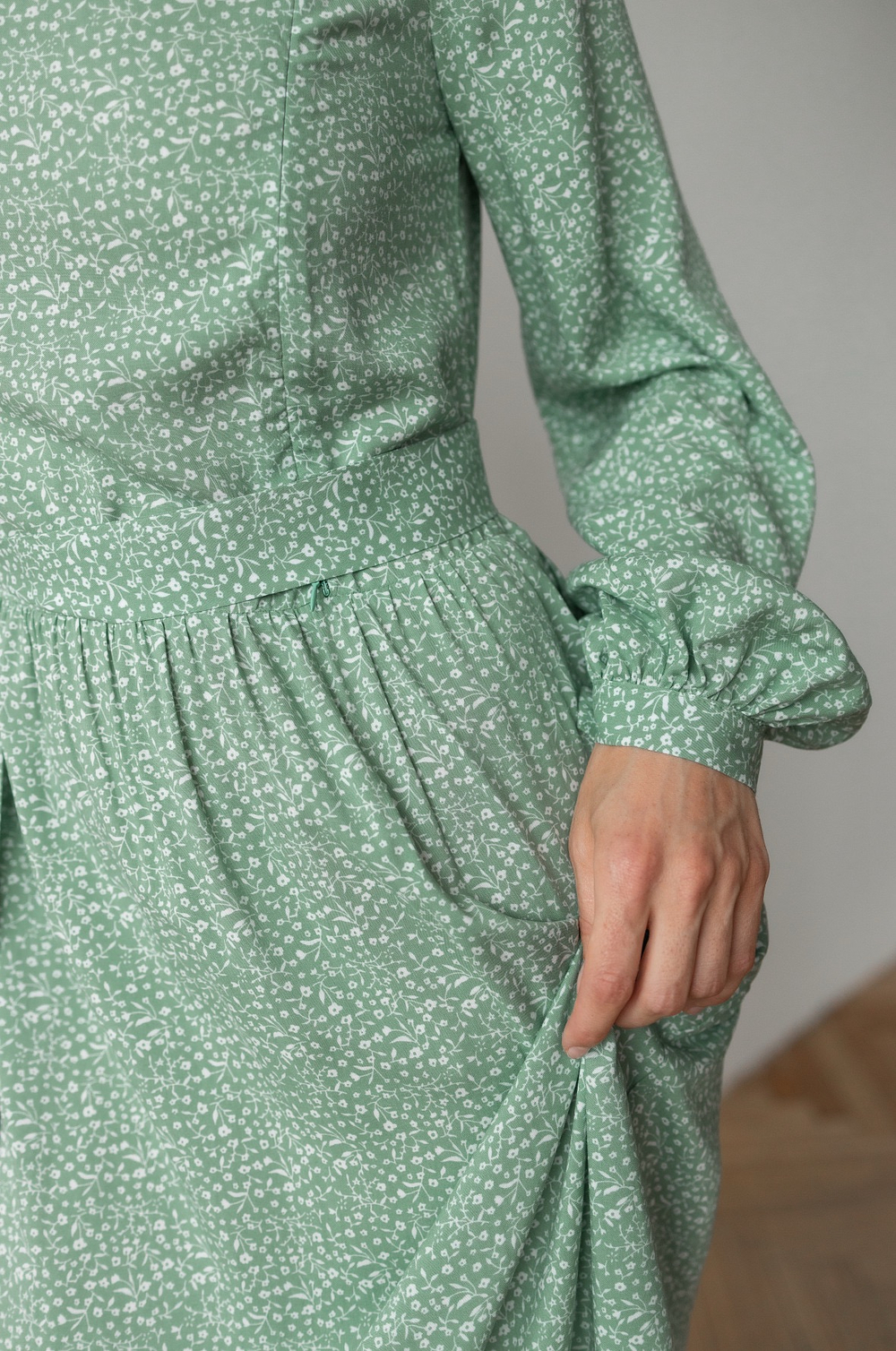 Платье Катарина из штапеля для беременных и кормящих, Полынь с цветами