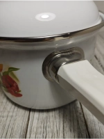 Ковш 1,5 литра эмалированный с крышкой Анютины глазки