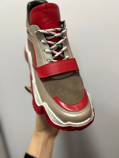 Кроссовки женские