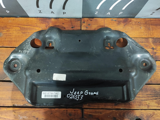 Защита антигравийная Jeep Grand Cherokee (WK2)  Б/У Оригинал 68187867AC