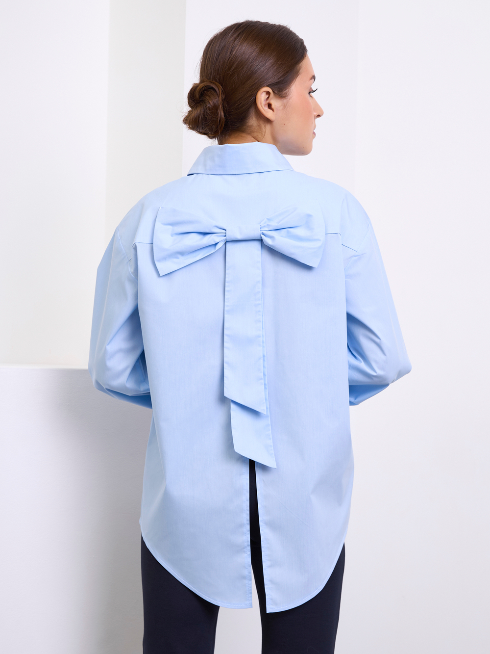 Рубашка для девочки голубая с бантом на спине