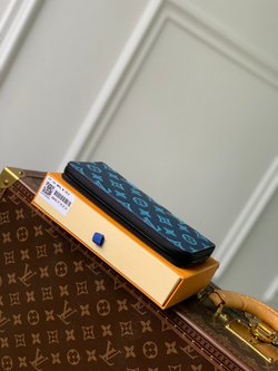 Louis Vuitton Zippy Vertical Wallet