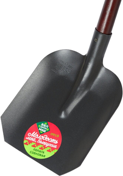 Лопата совковая с лакированным деревянным черенком 123 см белцентромаш 0918-Ч