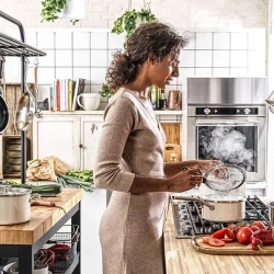 KitchenAid Эмалированная кастрюля 20 см 2,4 л с крышкой Миндальный крем