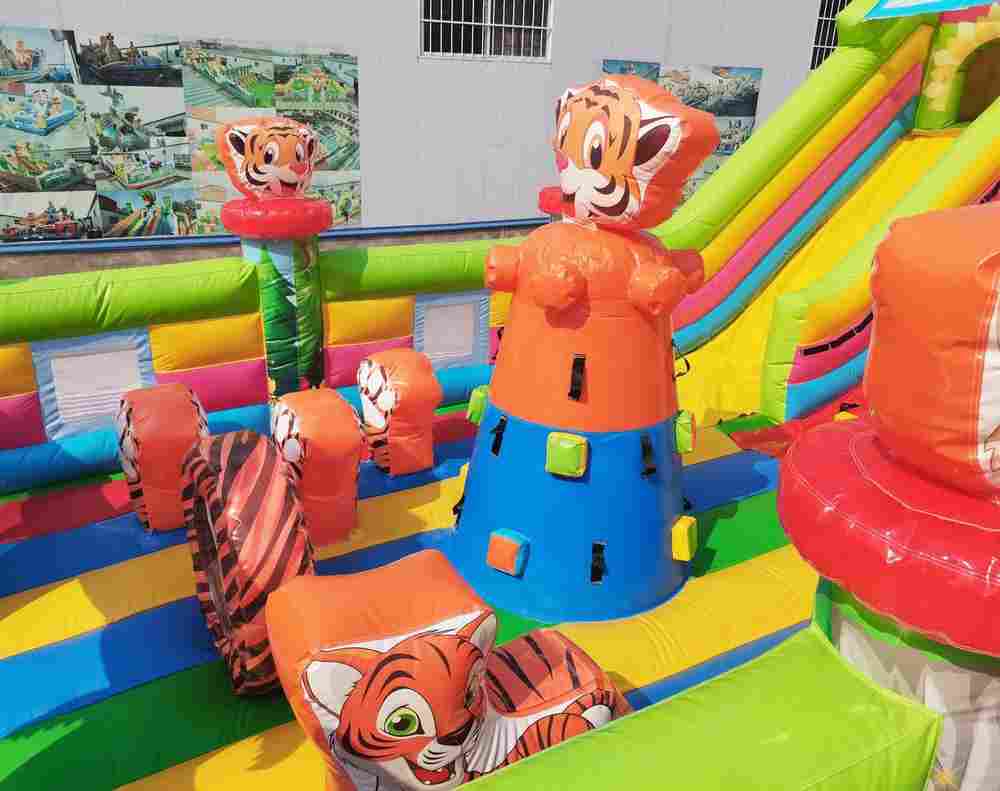 Коммерческий надувной батут «Тигриная страна 2», 10*5*5 м.