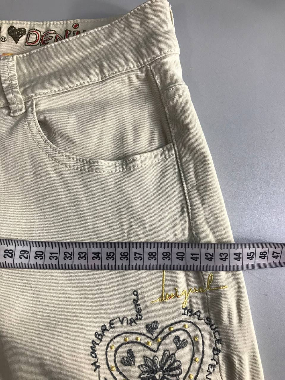 Шорты Desigual для активной девушки, маркировка 26 eur, визуально на 44 размер