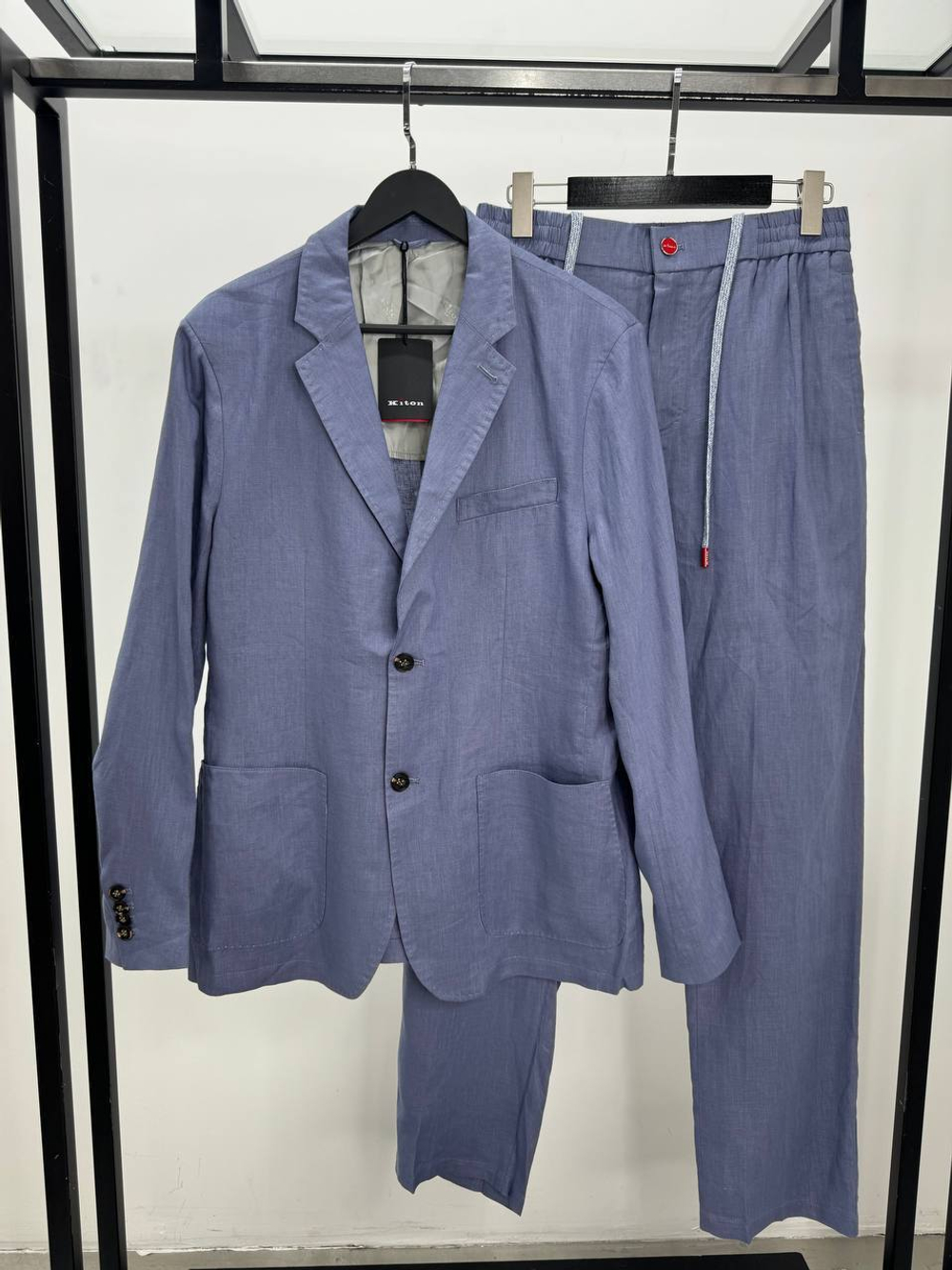 Льняной костюм Kiton