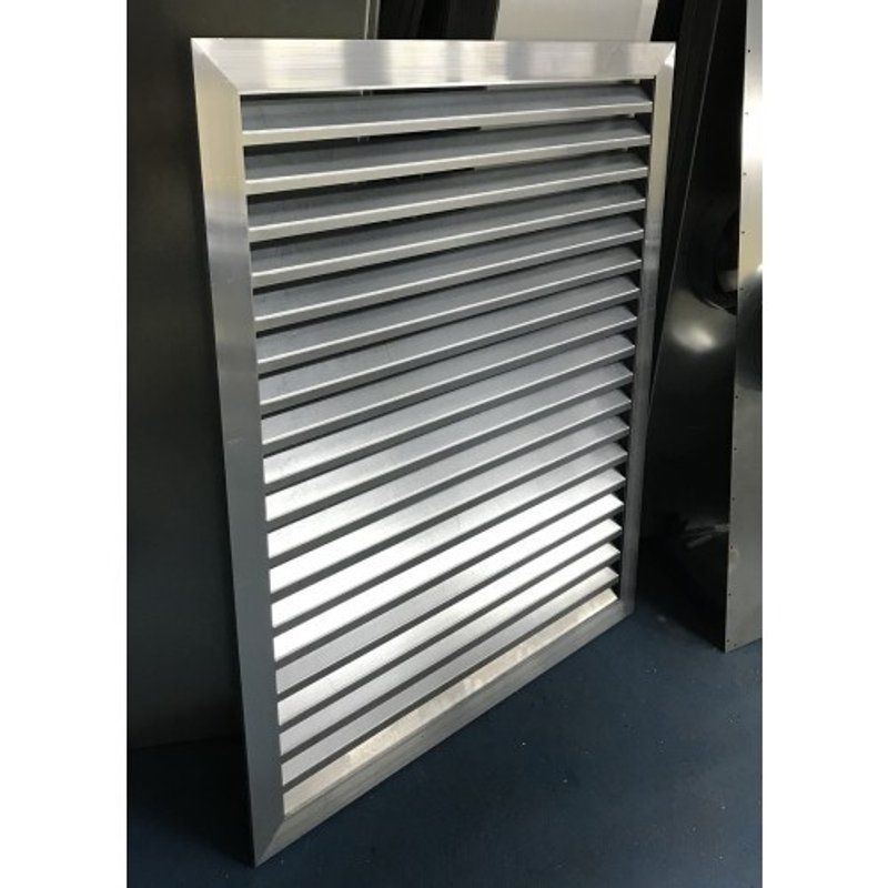 Наружная решетка из оцинкованной стали РКДМ-V с алюминиевой рамой