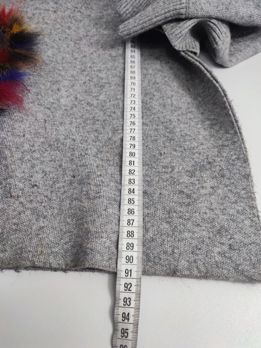 Кардиган с декором из разноцветного меха