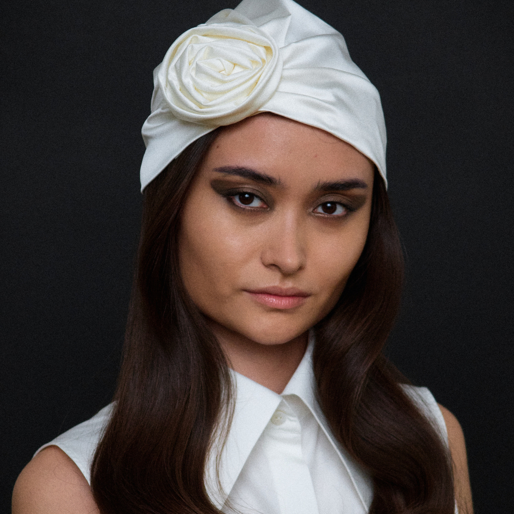 Чалма белая с розой