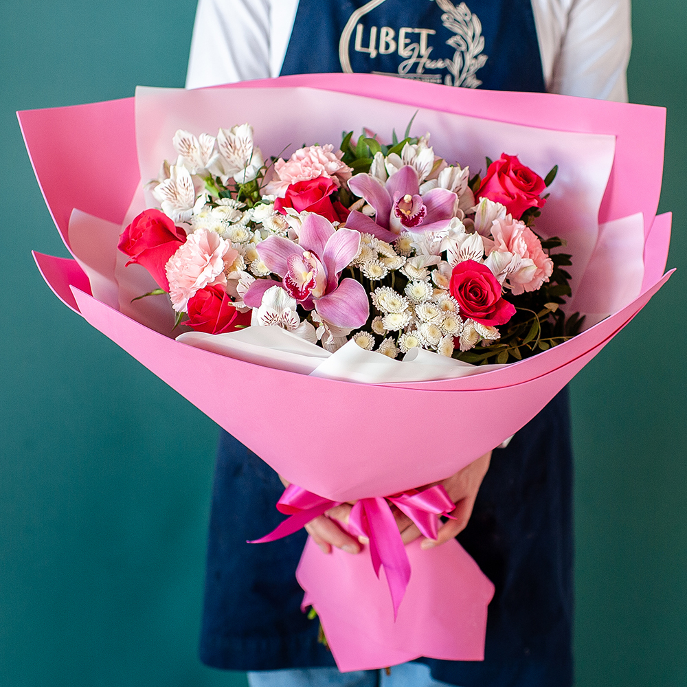 Сборный букет с орхидеей в розовых тонах