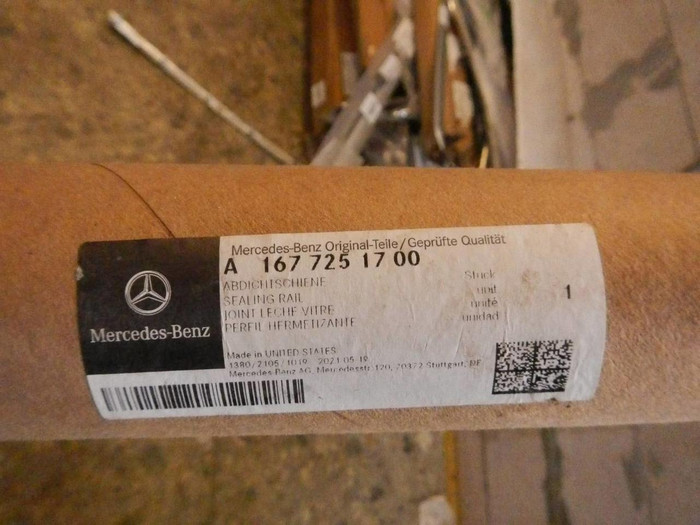 Накладка двери передняя левая Mercedes GLE V167 (2018-н.в.)