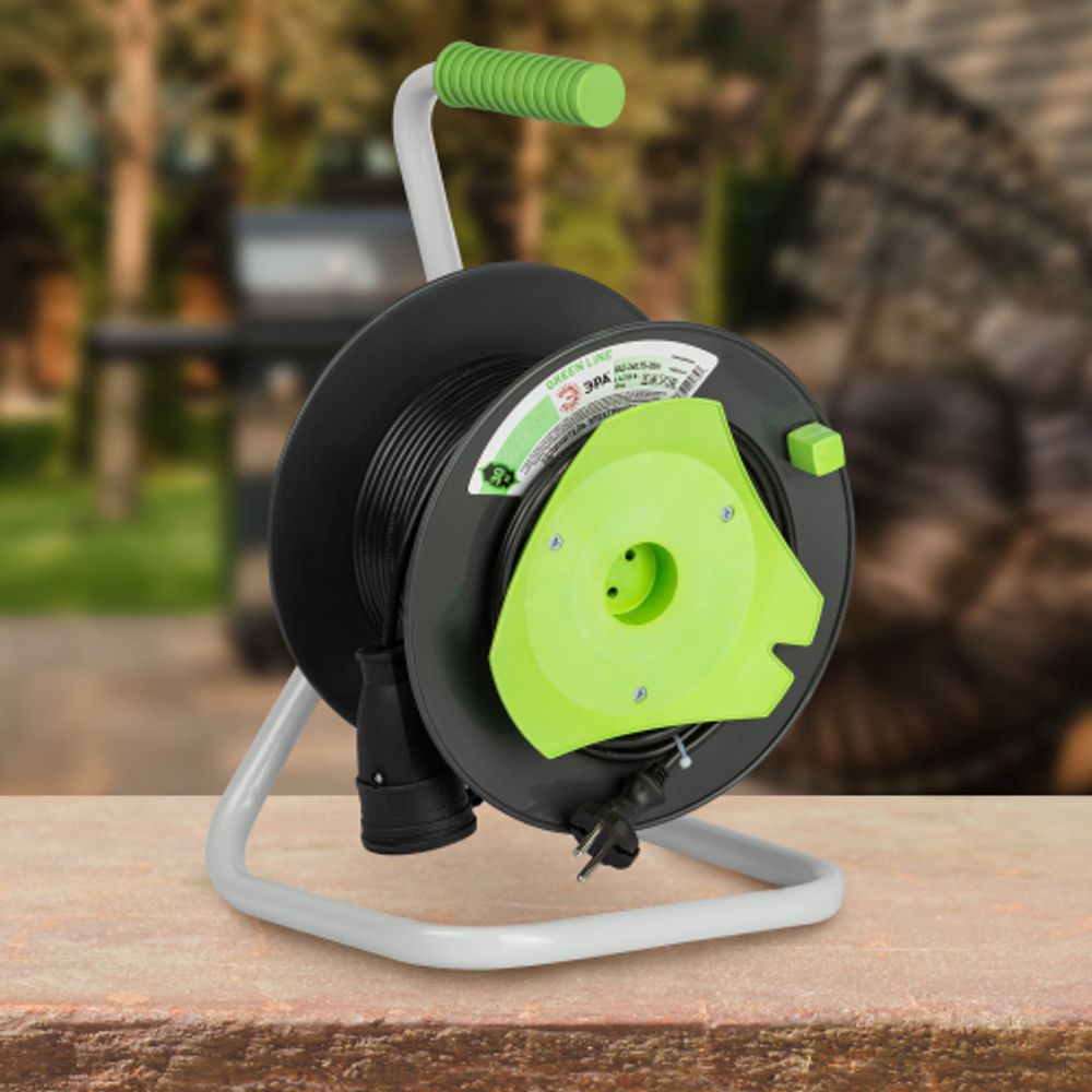 Удлинитель силовой ЭРА GREEN LINE GAZ-2x0.75-30m Greenline на катушке пластик 1 розетка без заземления 30м ПВС 2x0.75мм2