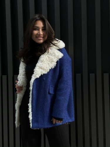 Укороченное пальто с контрастным воротником