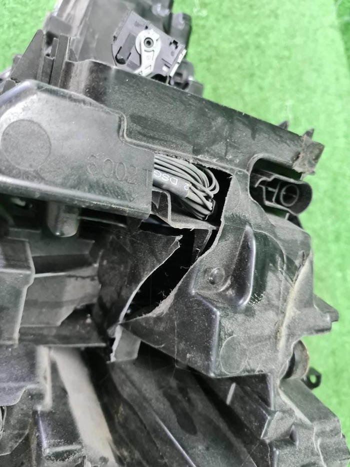 Битая Фара правая BMW X7 G07 (2019-2022) LED