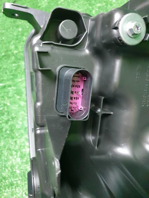 Фара правая Geely Coolray (2019-2023) LED
