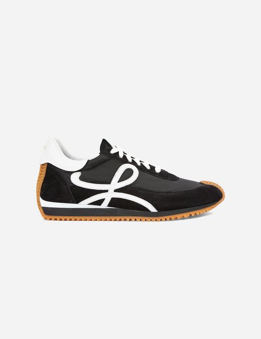 Loewe Flow Runner Black and White