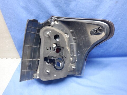 стоп левый Toyota Corolla Fielder NZE161 164 NKE165 13-106