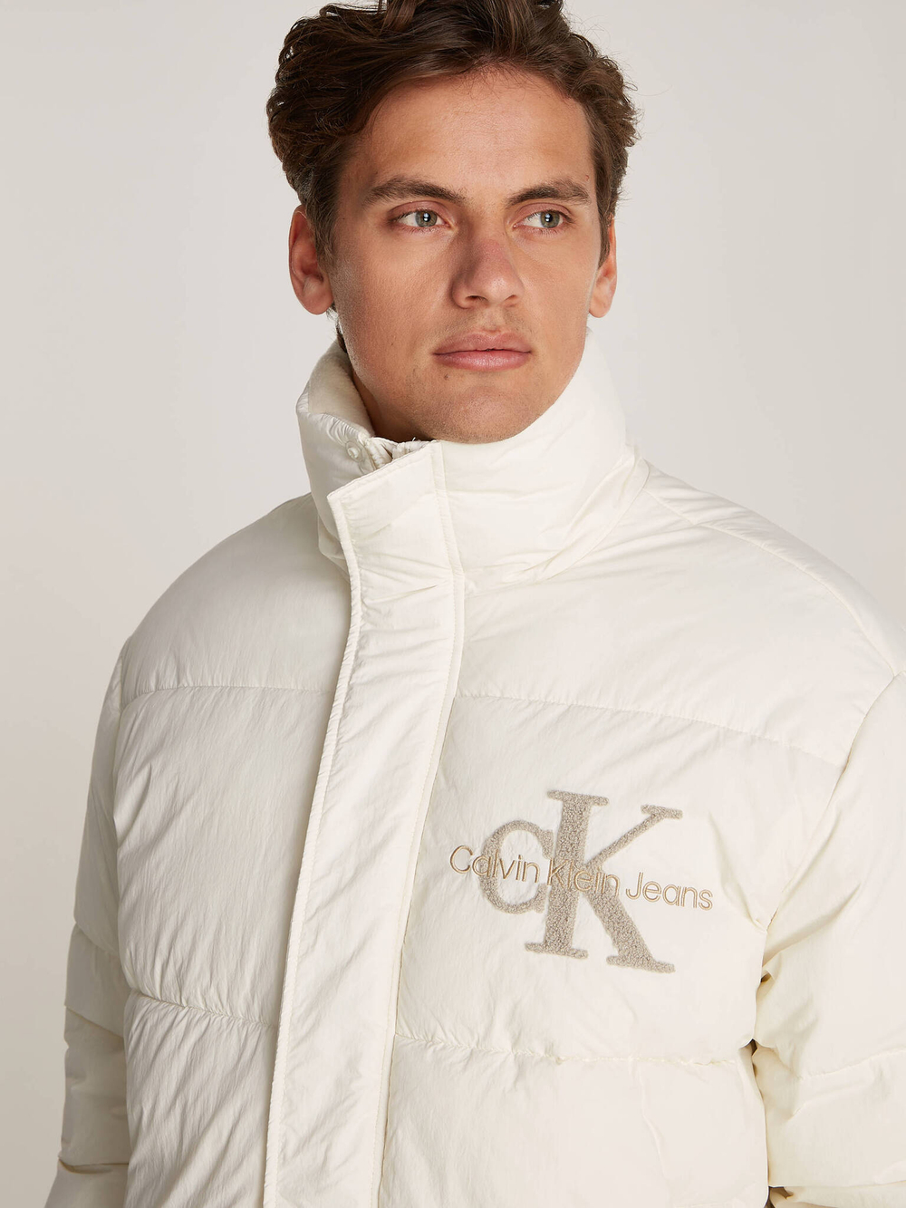 Пуховая куртка CALVIN KLEIN JEANS - экрю(J30J326101)