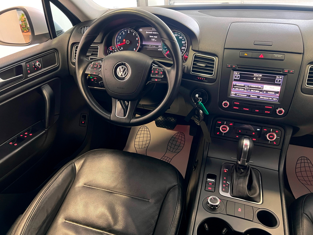 Volkswagen Touareg, 2011 год